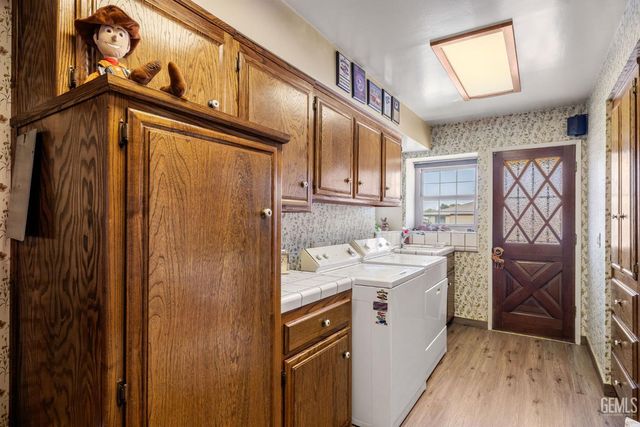 7240 Olive Drive, Bakersfield, CA 93308