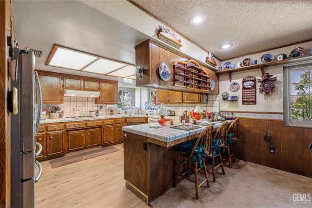 7240 Olive Drive, Bakersfield, CA 93308