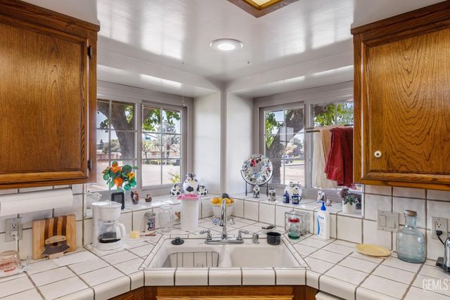 7240 Olive Drive, Bakersfield, CA 93308