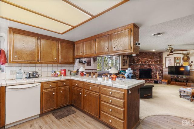 7240 Olive Drive, Bakersfield, CA 93308