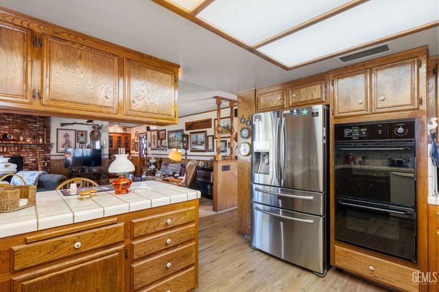 7240 Olive Drive, Bakersfield, CA 93308