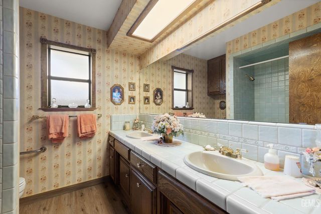 7240 Olive Drive, Bakersfield, CA 93308