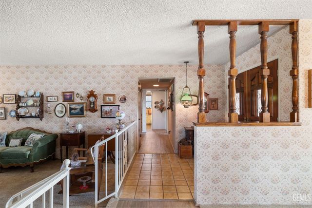 7240 Olive Drive, Bakersfield, CA 93308