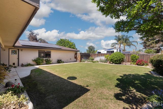 7240 Olive Drive, Bakersfield, CA 93308