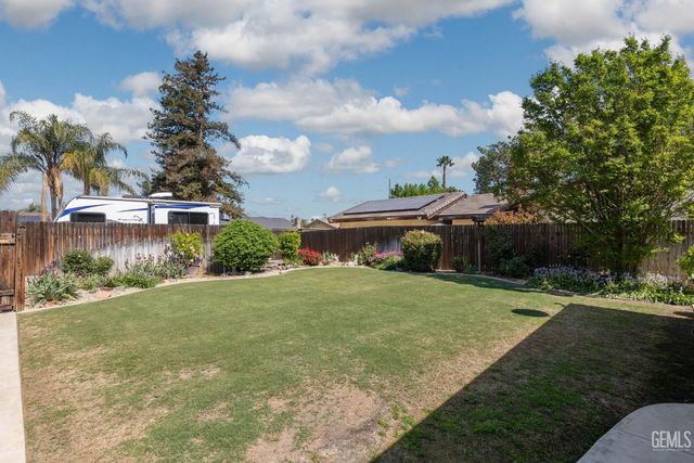 7240 Olive Drive, Bakersfield, CA 93308