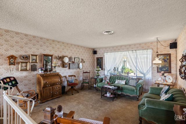 7240 Olive Drive, Bakersfield, CA 93308