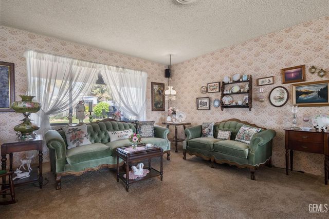 7240 Olive Drive, Bakersfield, CA 93308