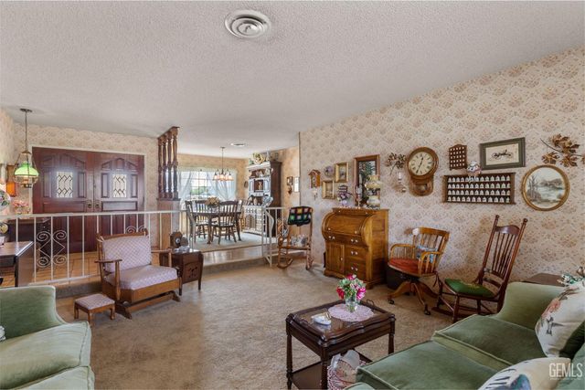 7240 Olive Drive, Bakersfield, CA 93308