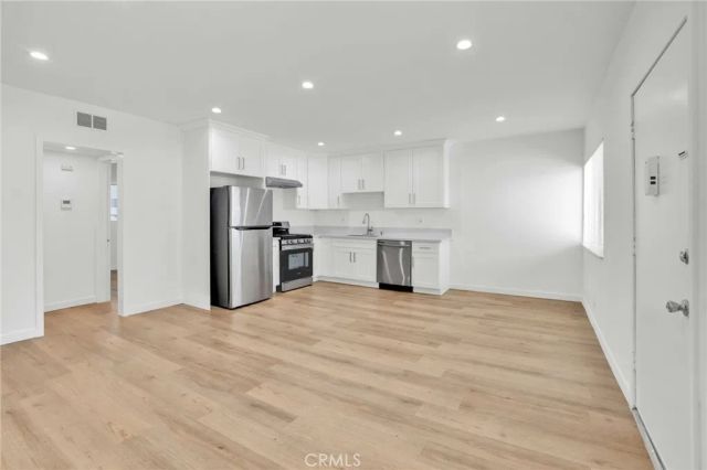 13018 Valleyheart Drive 4, Studio City, CA 91604