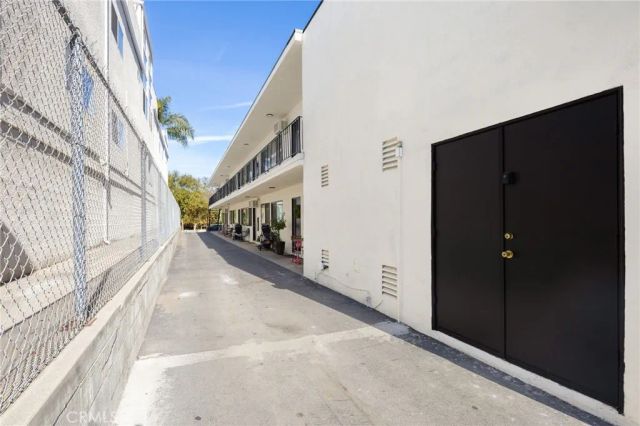 13018 Valleyheart Drive 4, Studio City, CA 91604