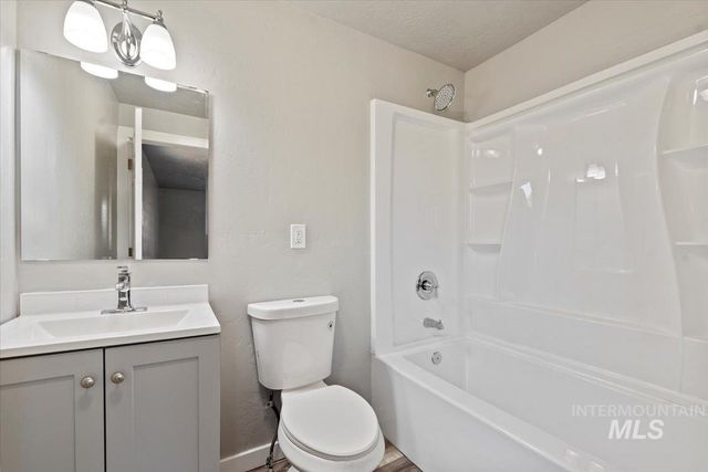 10033 W Idlewood Drive, Boise, ID 83709