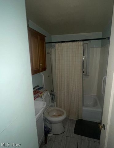 1049 Mckinley Street NE, Warren, OH 44483