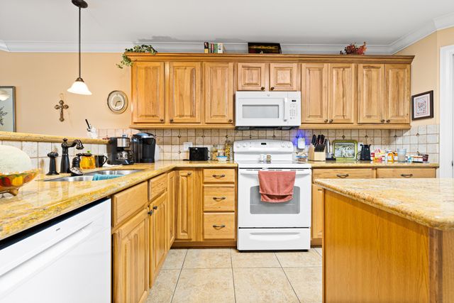 1444 Garner LN, Longview, TX 75605