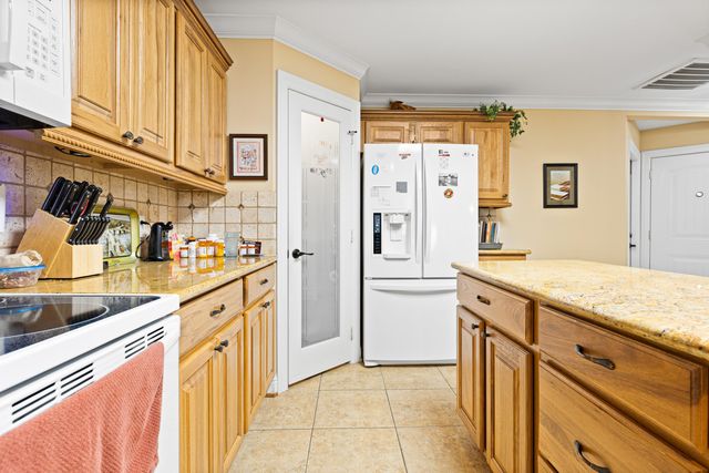 1444 Garner LN, Longview, TX 75605