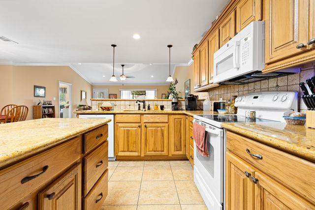 1444 Garner LN, Longview, TX 75605