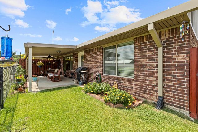 1444 Garner LN, Longview, TX 75605