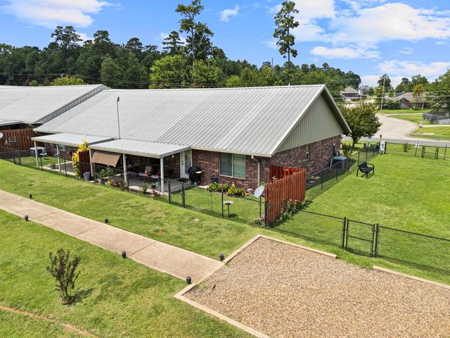 1444 Garner LN, Longview, TX 75605