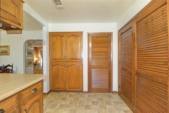405 Meadow Drive, Gainesville, TX 76240