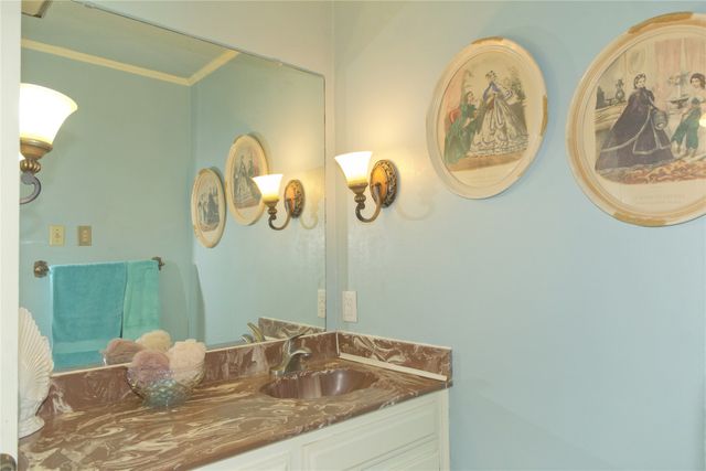 405 Meadow Drive, Gainesville, TX 76240