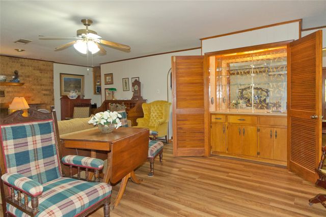 405 Meadow Drive, Gainesville, TX 76240