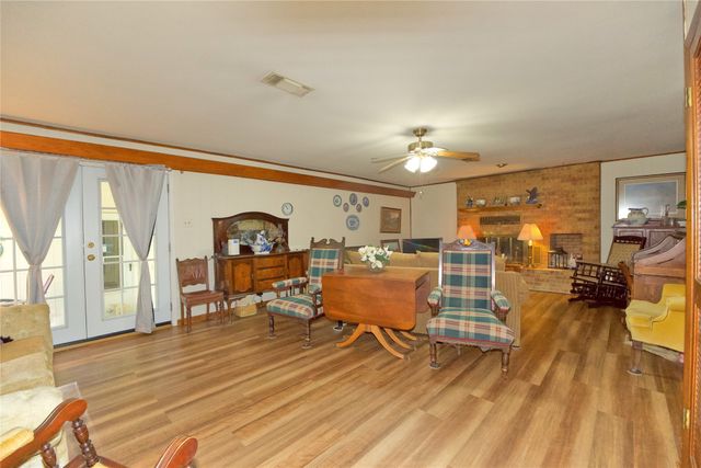 405 Meadow Drive, Gainesville, TX 76240