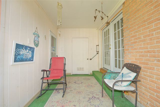 405 Meadow Drive, Gainesville, TX 76240