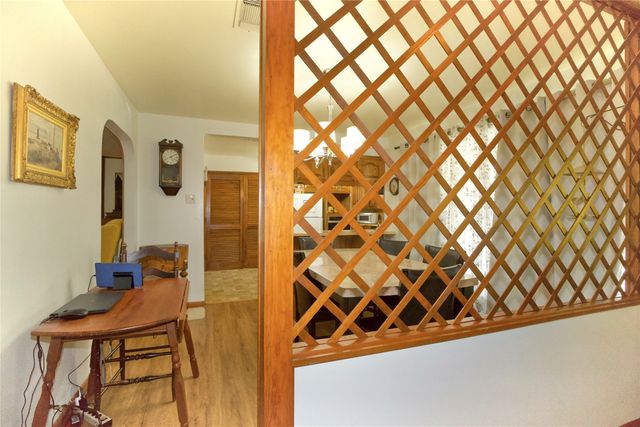 405 Meadow Drive, Gainesville, TX 76240
