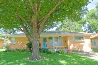 405 Meadow Drive, Gainesville, TX 76240