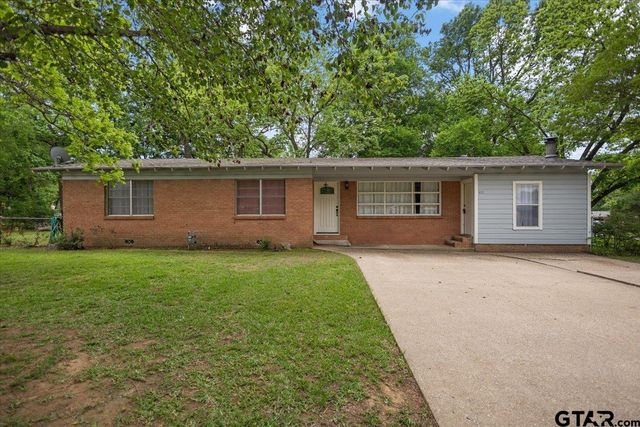 672 Diane St., Tyler, TX 75708