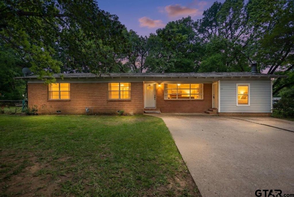 672 Diane St., Tyler, TX 75708