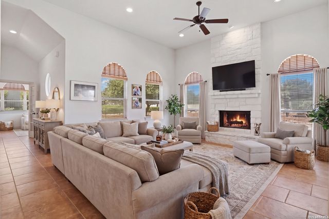 358 WHITESTONE DR, Spring Branch, TX 78070