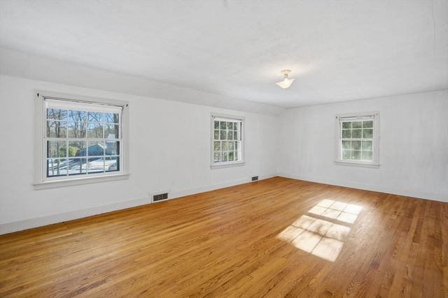 46 Puritan Cir, Springfield, MA 01119