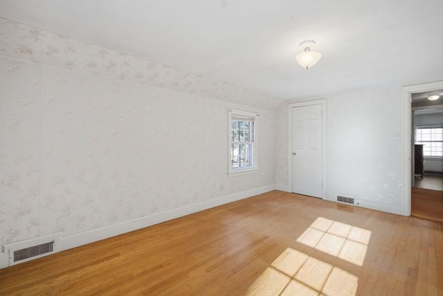 46 Puritan Cir, Springfield, MA 01119