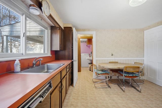 46 Puritan Cir, Springfield, MA 01119