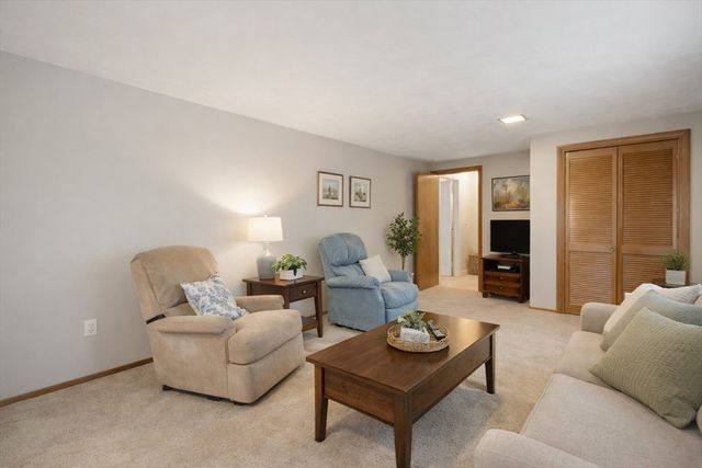 46 Puritan Cir, Springfield, MA 01119