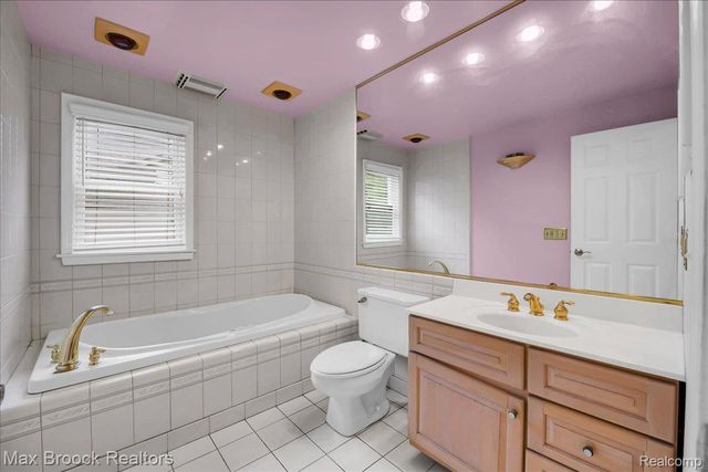 2175 Langham Drive, West Bloomfield Charter Township, MI 48323