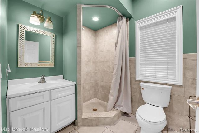 2175 Langham Drive, West Bloomfield Charter Township, MI 48323