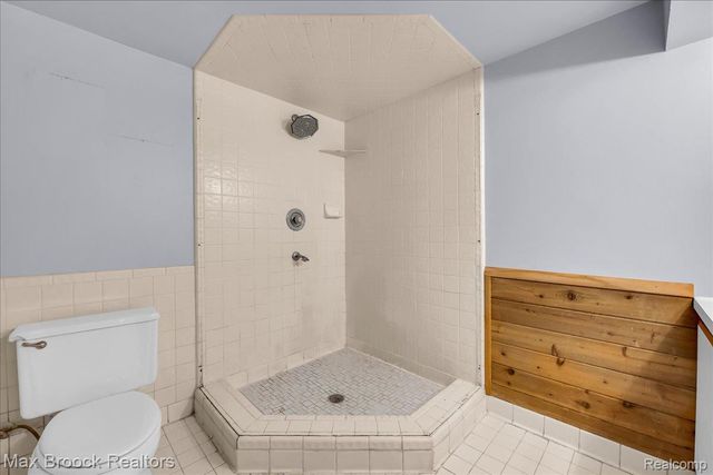 2175 Langham Drive, West Bloomfield Charter Township, MI 48323
