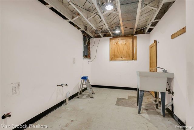 2175 Langham Drive, West Bloomfield Charter Township, MI 48323