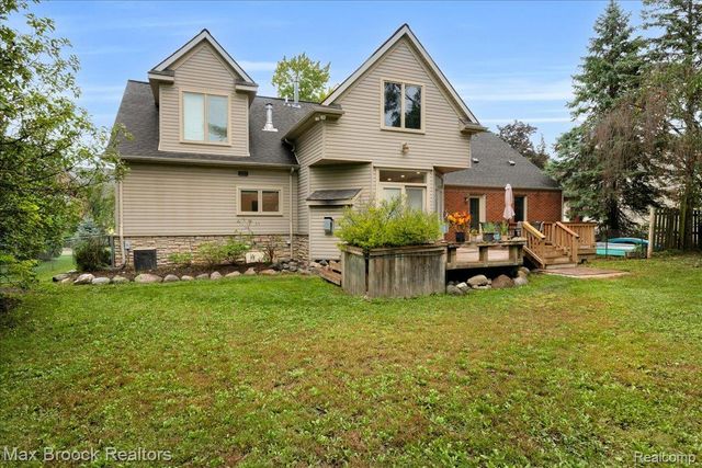 2175 Langham Drive, West Bloomfield Charter Township, MI 48323