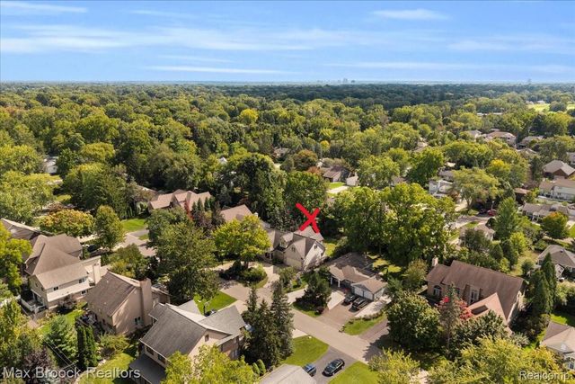 2175 Langham Drive, West Bloomfield Charter Township, MI 48323