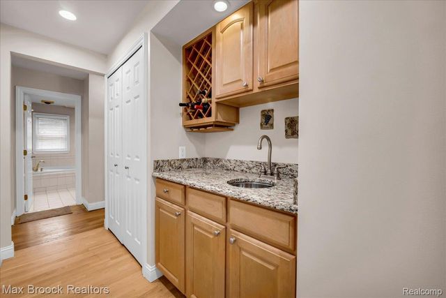 2175 Langham Drive, West Bloomfield Charter Township, MI 48323