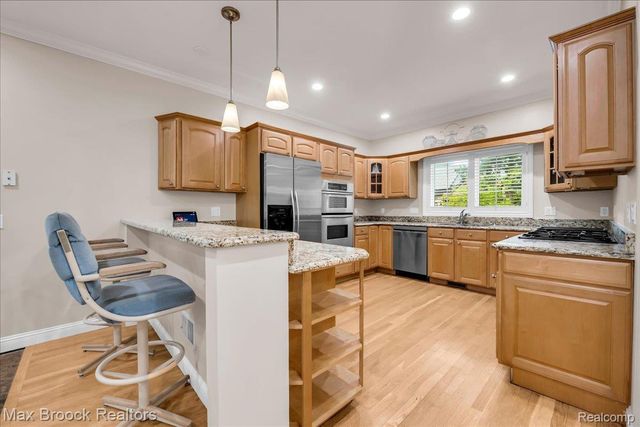 2175 Langham Drive, West Bloomfield Charter Township, MI 48323