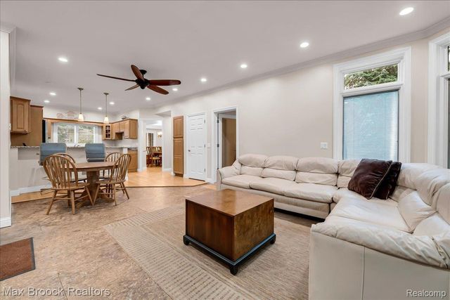 2175 Langham Drive, West Bloomfield Charter Township, MI 48323