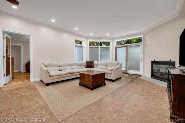 2175 Langham Drive, West Bloomfield Charter Township, MI 48323