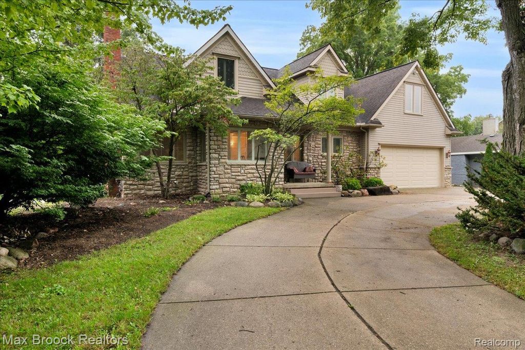 2175 Langham Drive, West Bloomfield Charter Township, MI 48323