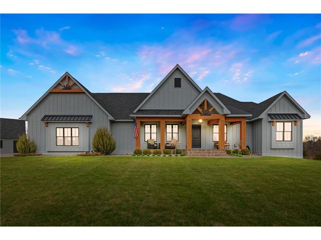 438 Highland View, Houlton, WI 54082