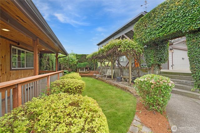 2725 124th Avenue Ct E, Edgewood, WA 98372