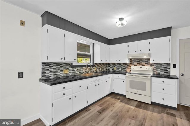 533 HILLTOP RD, Myerstown, PA 17067