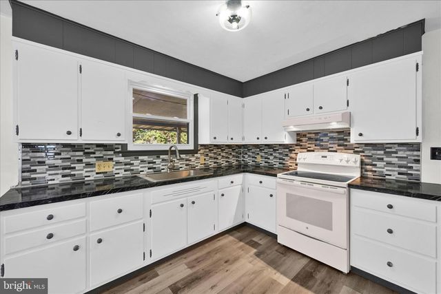 533 HILLTOP RD, Myerstown, PA 17067